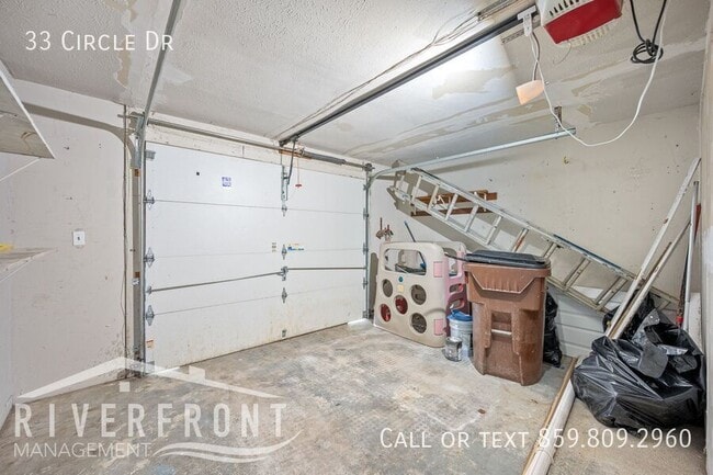 Building Photo - 33 Circle Dr