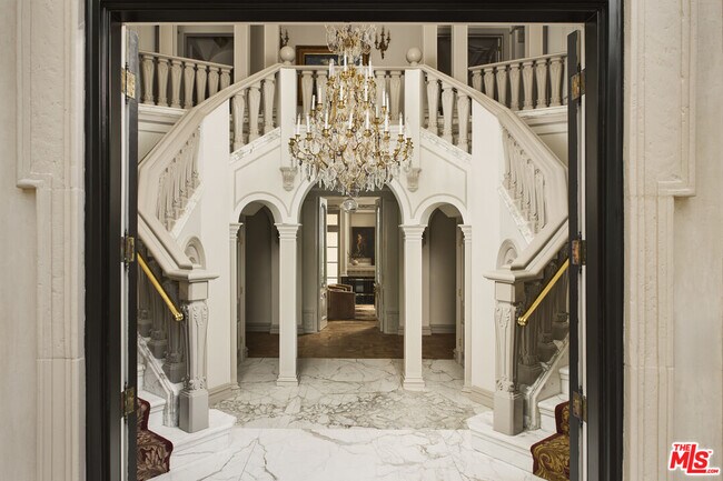 Building Photo - 628 N Rodeo Dr