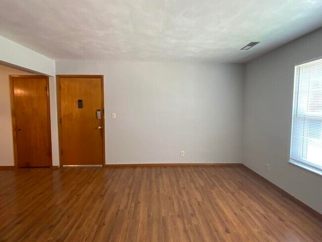 Building Photo - 2310 Frank Scott Pkwy W