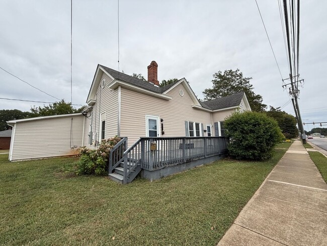 Building Photo - Charming 3BD, 1BA Garner Condo Near White ...
