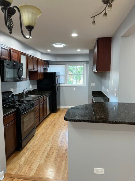 Building Photo - 3233 W Olive Ave