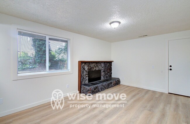Building Photo - Newly Renovated 3 bedroom with HUGE yard