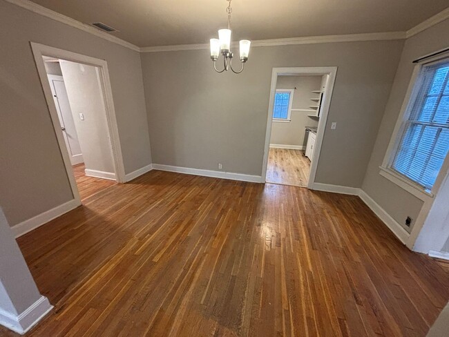 Building Photo - 129 Boles St