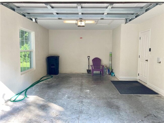 Building Photo - Crystal Manor 2 bedroom, 2 bath, 1 car garage home!
