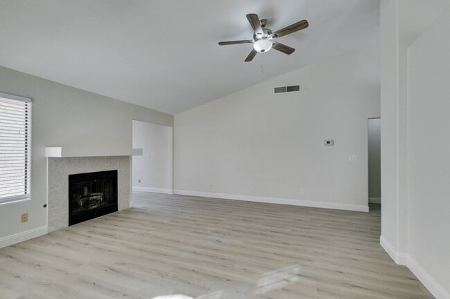 Building Photo - Lovely 1 story home near Warm Springs and Green Valley Pkwy with LARGE backyard!