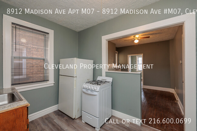 Building Photo - Studio Apartment on the West side of Cleve...