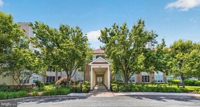 Building Photo - 2111 Ganton Green