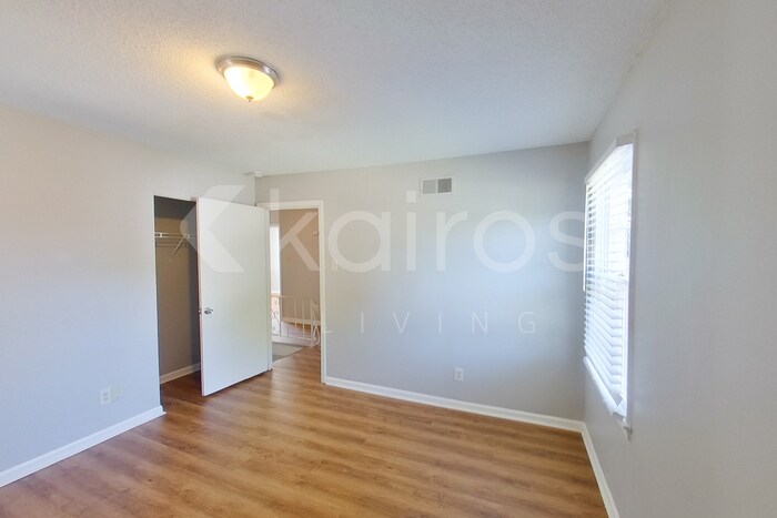 Building Photo - 5824 Tam Oshanter Ave