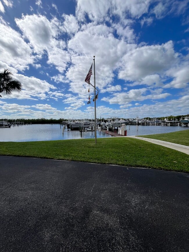 Building Photo - 2/2 Oceanfront Condo @ Ocean Harbour North