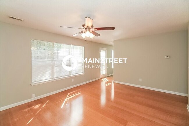 Building Photo - 3 Bedroom Pet-Friendly Home in College Park, GA with Main Street Renewal