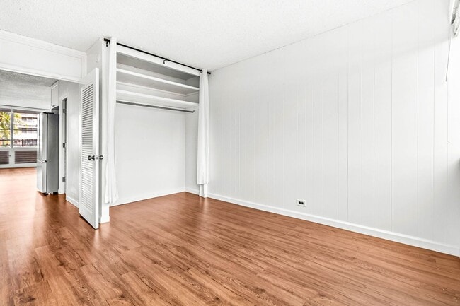 Building Photo - Bright and spacious 1 bedroom 1 bath condo in Makiki !