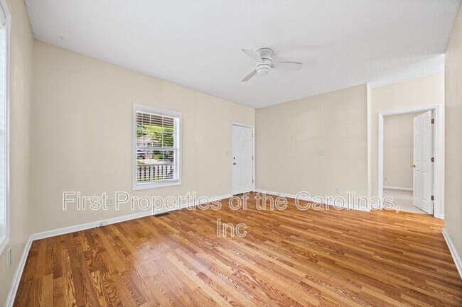 Building Photo - 215 6th St