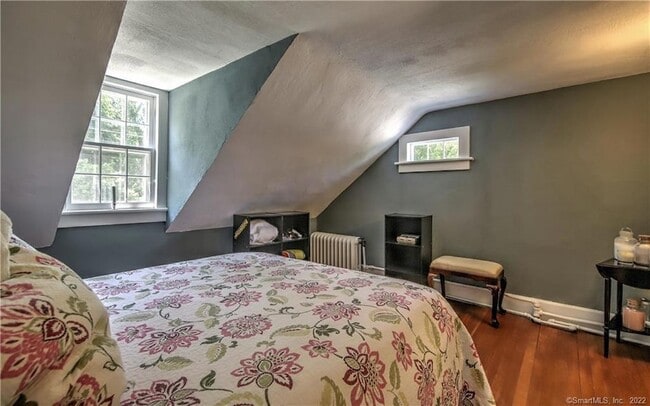 Building Photo - 96 Kings Hwy N