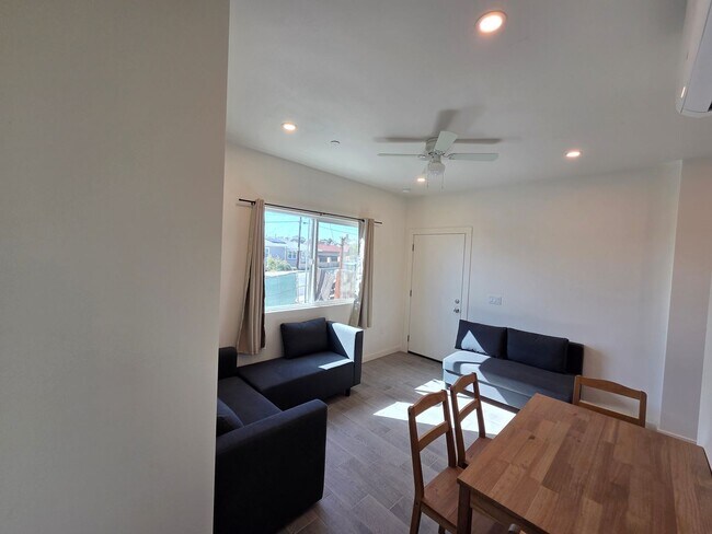 Building Photo - 847 Winston Dr