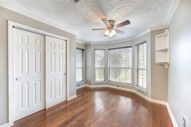 Building Photo - 4705 Dogwood Dr