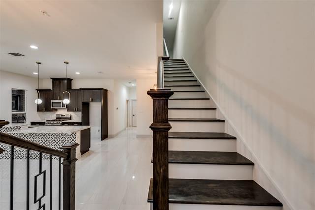 Building Photo - 6011 Rivendell Dr