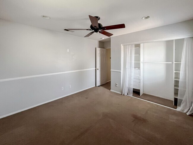 Building Photo - MUST SEE! Beautiful 3 bedroom + Loft + Office Space (or convert to 4th bedroom) + Large Backyard ...