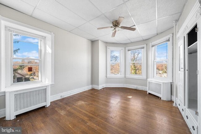 Building Photo - 7301 Chestnut Ave