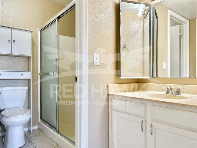 Building Photo - 623 W Guadalupe Rd