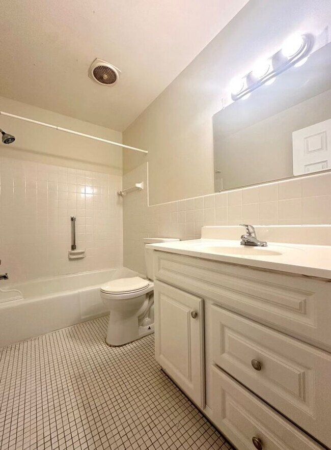 Building Photo - 3753 N Girard Ave