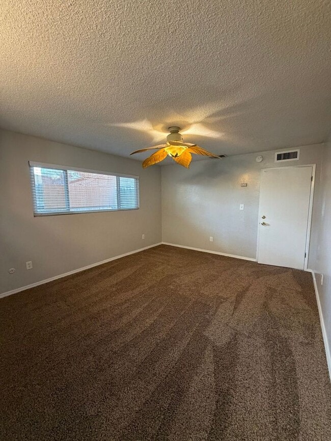 Building Photo - Beautiful 4 Bedroom House in NW Bakersfield with Pool!