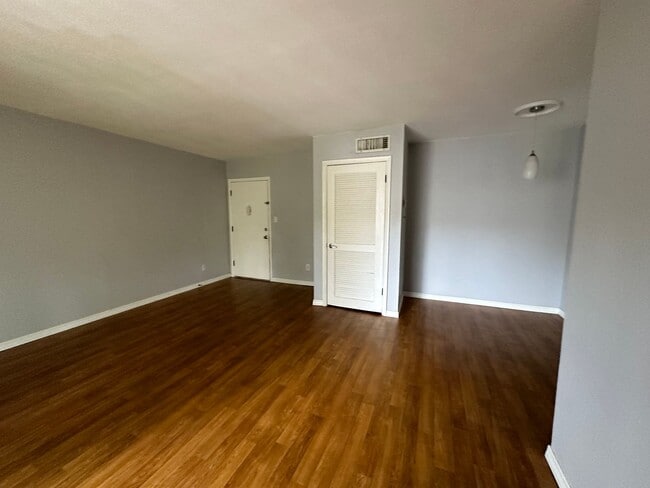 Building Photo - 1/1 in Springwood Village