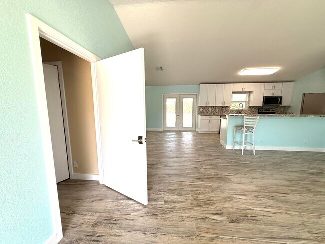 Building Photo - 15859 68th Ct N