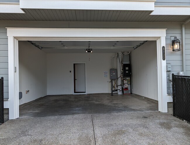 Building Photo - 4132 SE Century Blvd