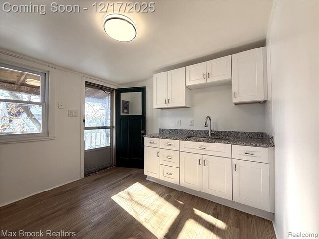 Building Photo - 36 E Bernhard Ave