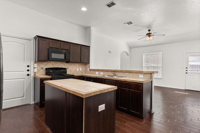 Building Photo - 586 Creekside Cir