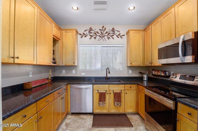 Building Photo - 2751 S Southwind Dr