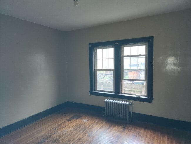 Building Photo - 950 Bay St