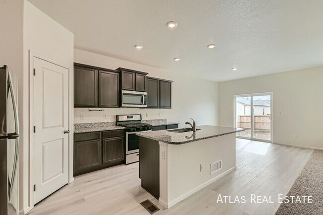 Building Photo - 987 Cascade Falls St