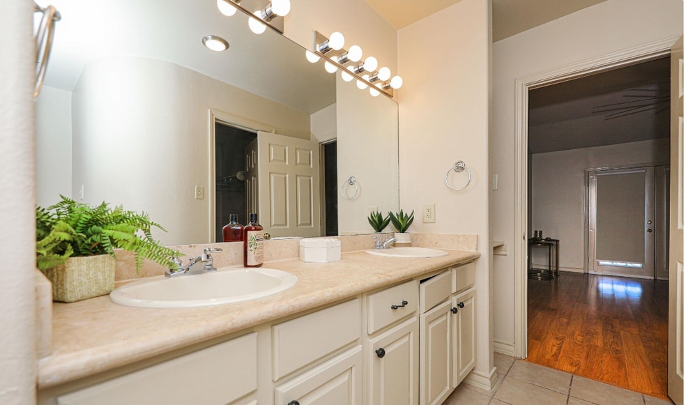 Building Photo - 7521 Country Club Dr