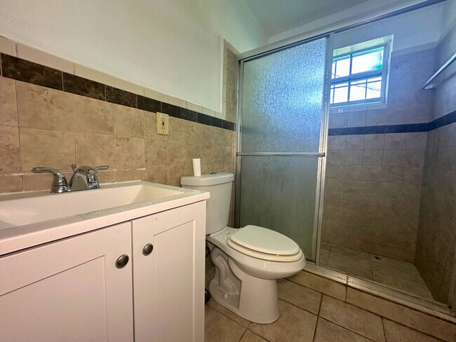 Building Photo - A charming home features 3 spacious bedroo...