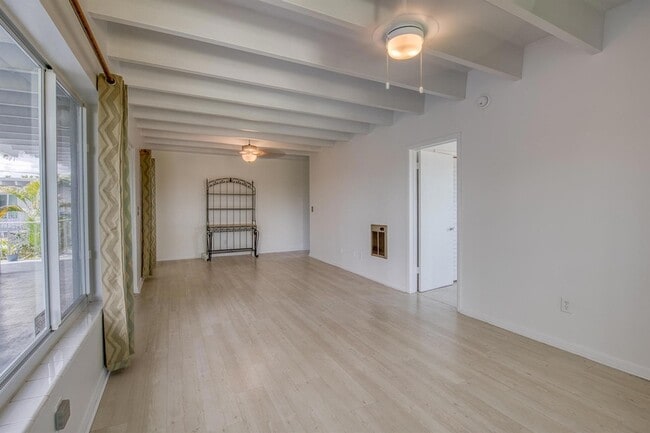 Building Photo - 1520 Lake Ave