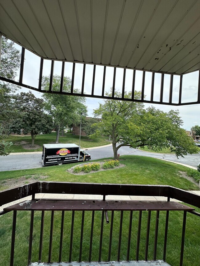 Building Photo - 2216 Country Club Dr