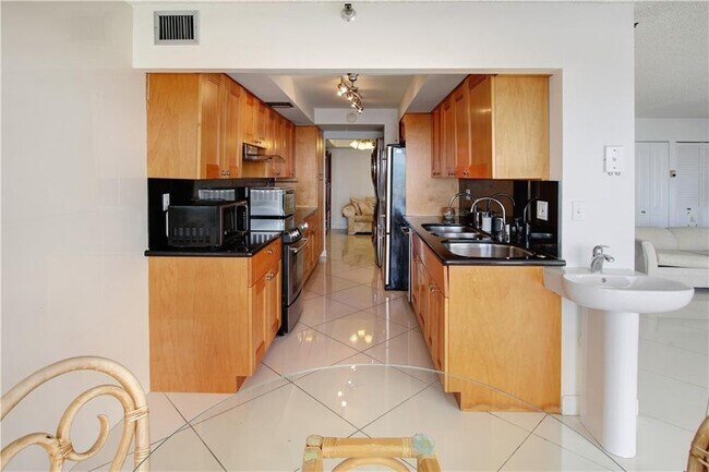 Building Photo - 290 174th St St