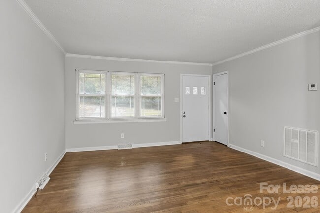 Building Photo - 5300 Hickory Ln