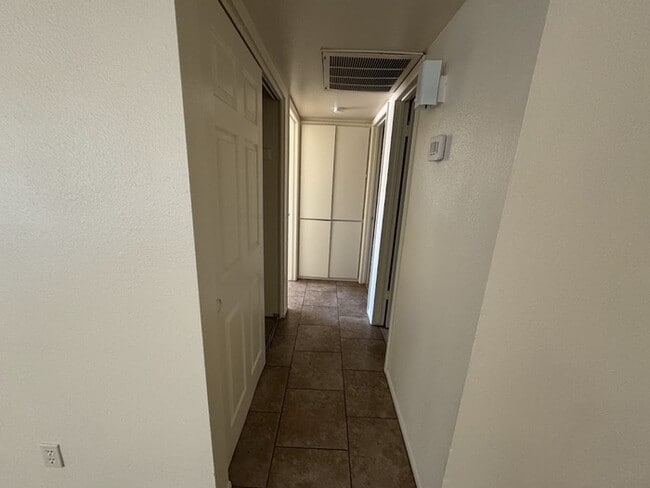 Building Photo - West Phoenix Townhome