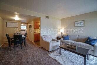 Building Photo - 1520 Oxford Pl