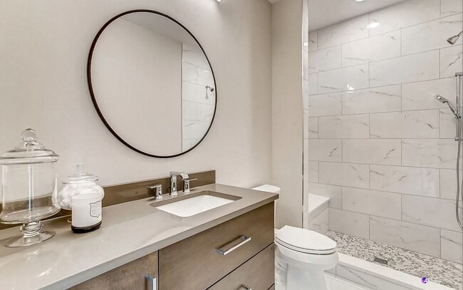 Building Photo - Luxurious 3 bed 3 bath townhome in Glen Ellyn