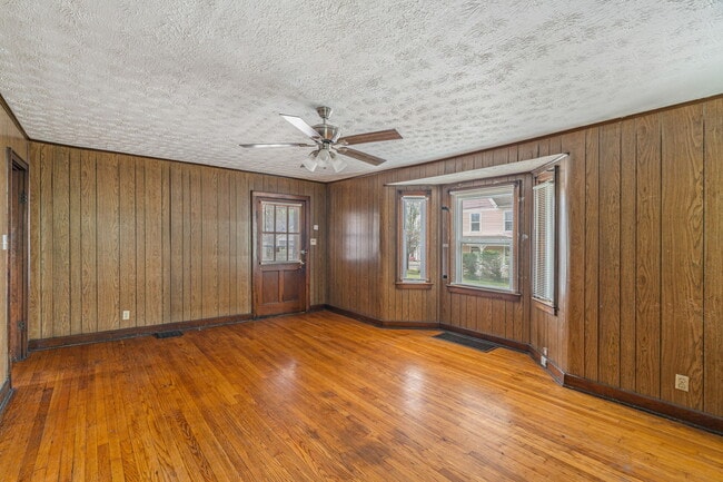 Building Photo - 1609 Dunbar St