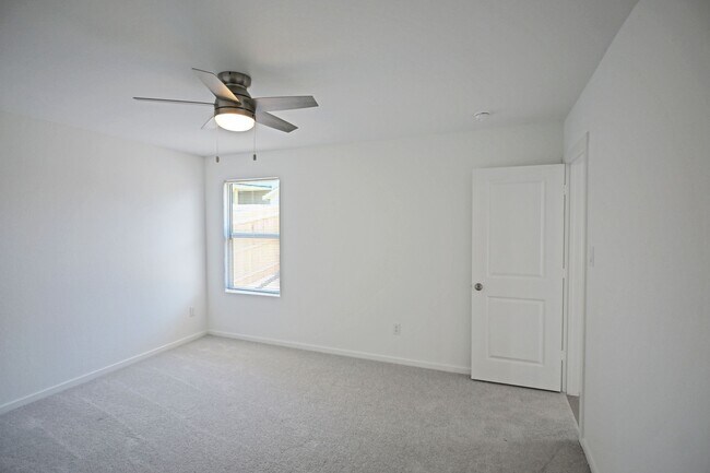 Building Photo - 223 Zyra Ave