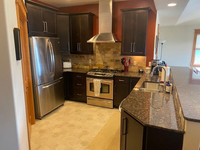 Building Photo - 2 bedroom Whitefish Condo with views and walking distance to City Beach!