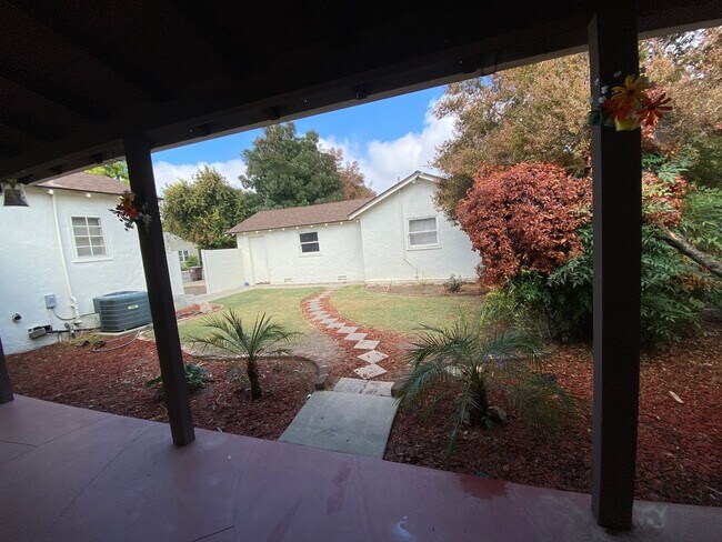Building Photo - Upcoming Charming 2 Bed, 2Bath home in Kingsburg CA