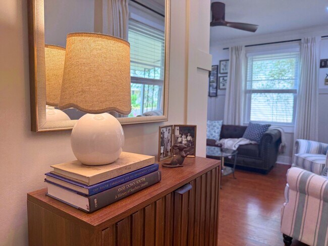 Building Photo - 11 Brooks Ave