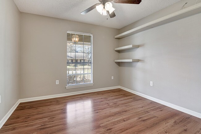 Building Photo - 4047 Country View Dr