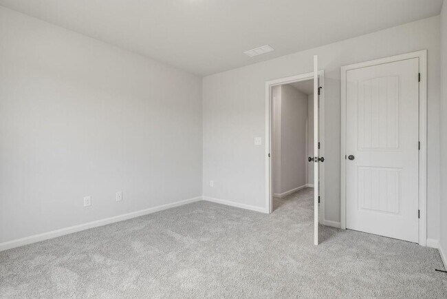 Building Photo - 179 Crest Dr