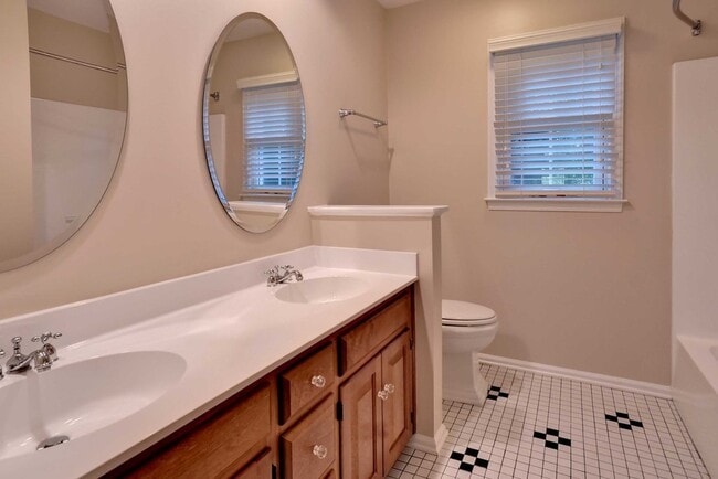 Building Photo - Beautiful Home on Quiet Cul-de-sac